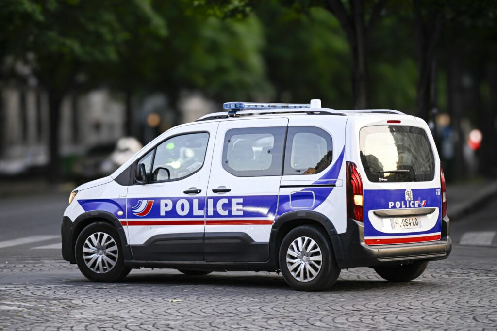 Un român și-a lăsat copilul de 9 ani să conducă prin centrul Marsiliei. Tatăl îl „ghida” de pe scaunul din dreapta