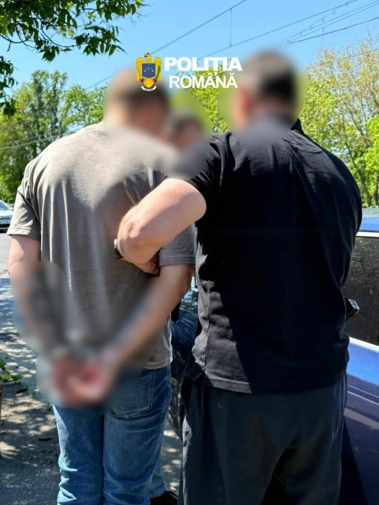 Încercat să spargă trei locuințe într-o seară, prins de polițiști