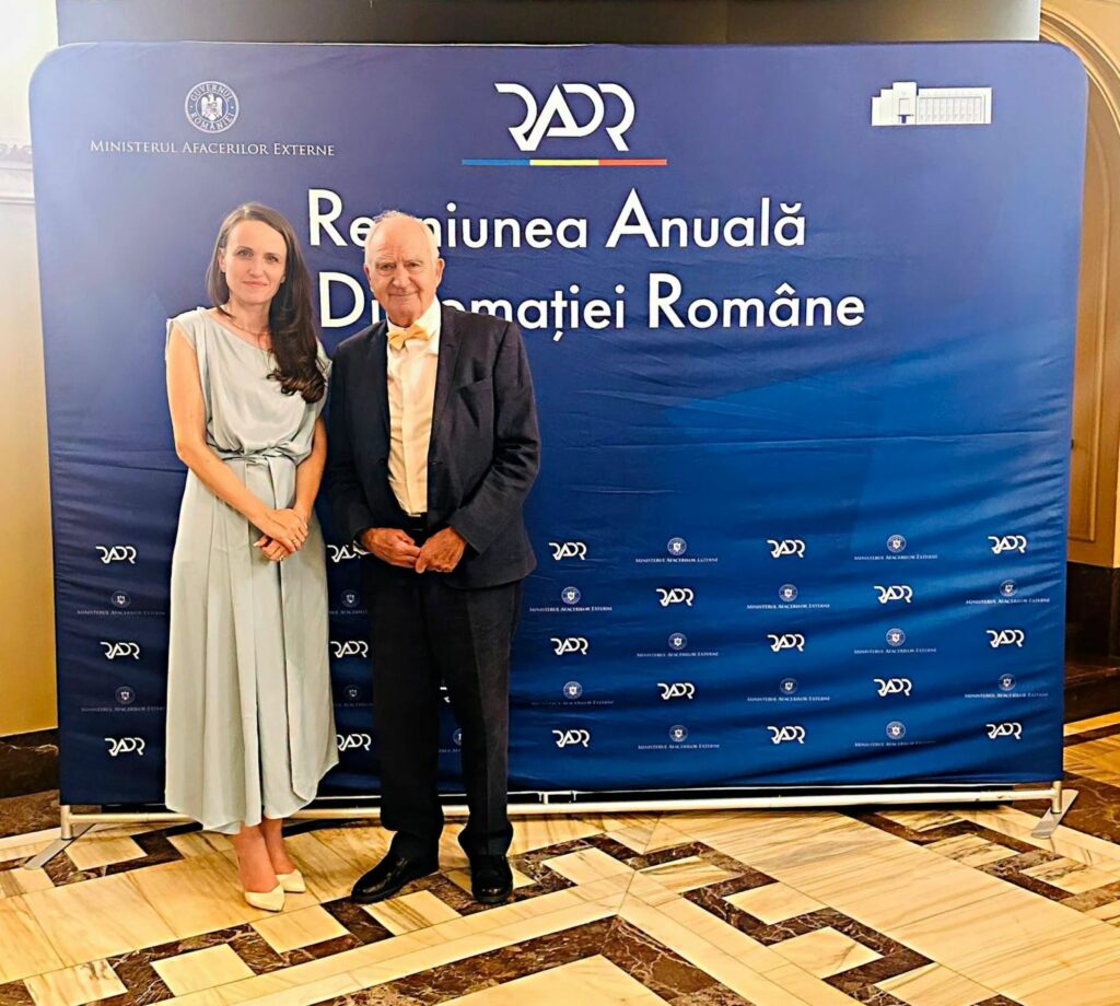 Diplomații români susțin democrația și libertatea presei primesc Premiul Rațiu