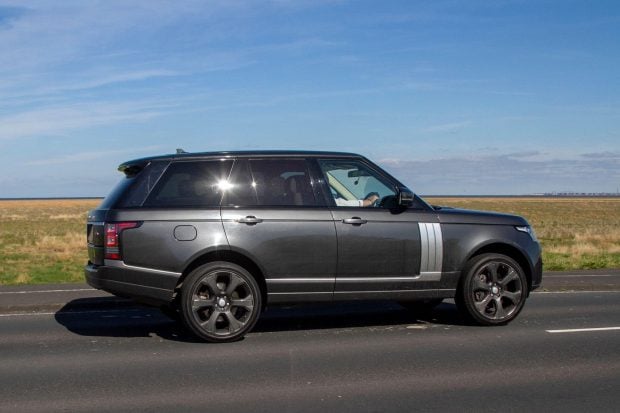 Jaguar Land Rover licențiază 4.000 oameni, o zecime din angajați