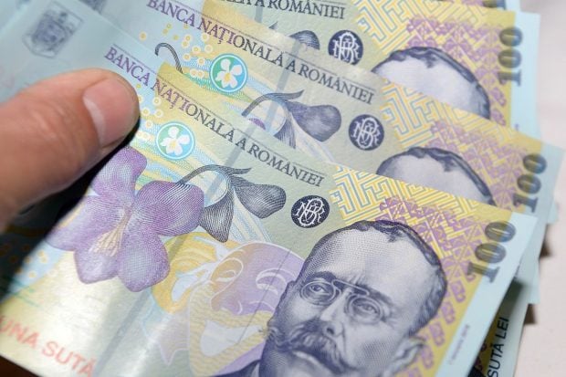 Costul orar al forței de muncă a scăzut ușor în trimestrul II din 2026. INS raportează scăderi în administrația publică și învățământ față de anul trecut