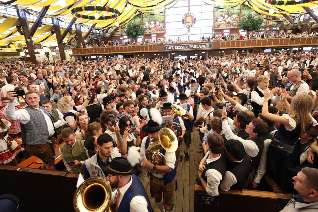 Oktoberfest 2026 la München: Prețul berii și surprize în 2026