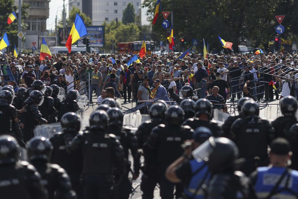 Piața Victoriei: 6 reținuți, amenzi 46.000 lei după proteste violente
