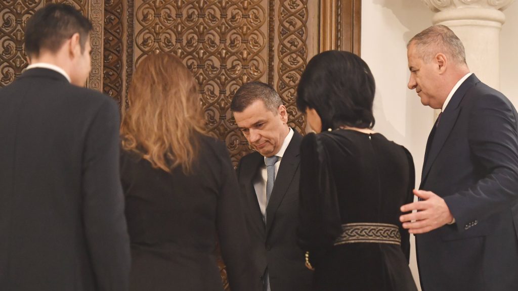 Liderii PSD se reunesc pentru a decide soarta Guvernului Mureșan. Decizia care poate schimba calculele din Parlament