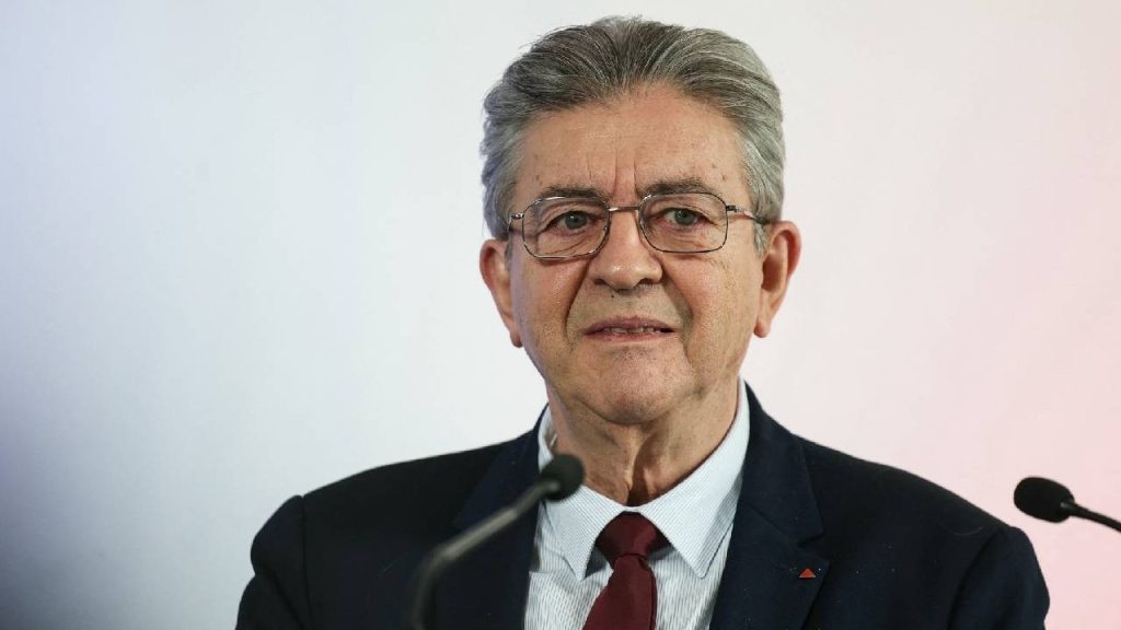 Luptă între Jean-Luc Mélenchon și Marine Le Pen pentru președinția Franței, arată un sondaj. În ce condiții