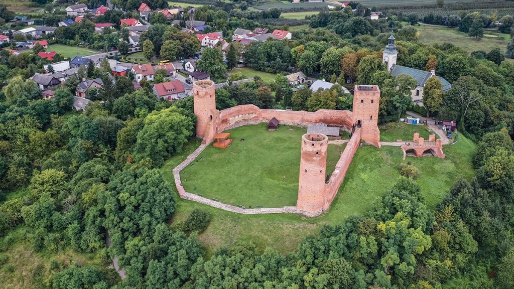 Băiețel de 9 ani descoperă comoară de 400 de ani la castelul Poloniei