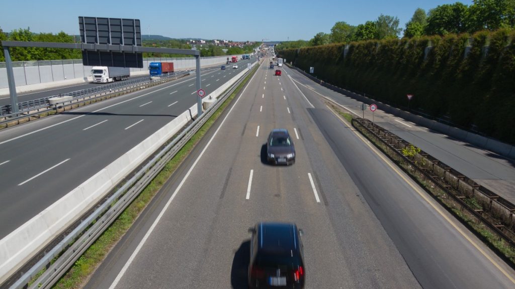 Român beat care a condus 2 km pe contrasens și a ucis doi oameni pe o autostradă, arestat în Italia