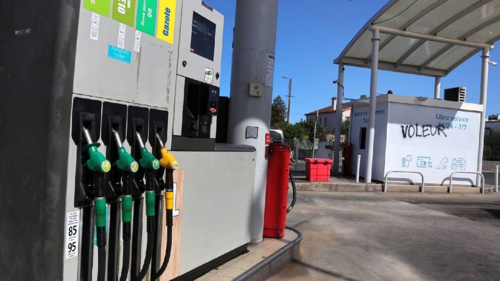 Șoferii din Europa plătesc 203.000.000 de euro în plus, pe zi, din cauza scumpirii motorinei