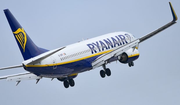 Pasagerii au făcut atac de panică și au leșinat, după ce au fost blocați 5 ore la sol, în Creta, într-un avion Ryanair