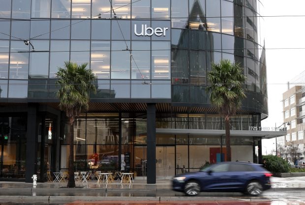 Șoferii de Uber din România și din alte 5 țări europene au dat în judecată compania din cauza sistemului de tarif dinamic
