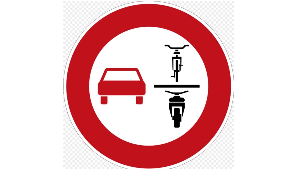 Două semne rutiere derutează șoferii în trafic: ce înseamnă