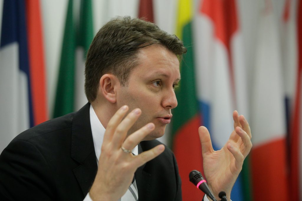Numărătoarea inversă pentru Siegfried Mureșan, semnată de Nicușor Dan