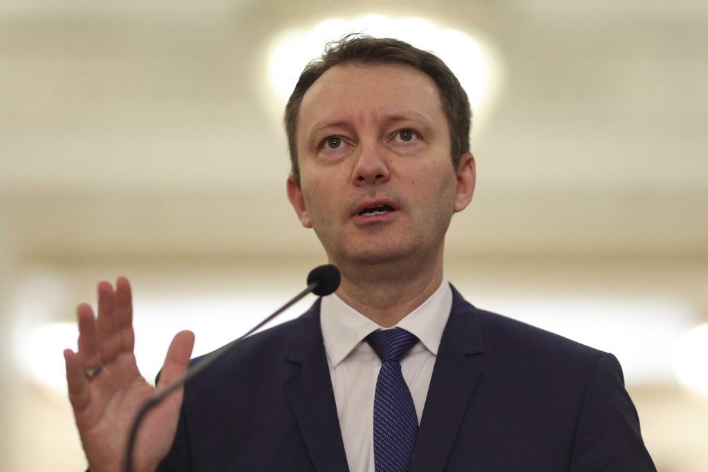 Astăzi, Mureșan își confirmă guvernul: 233 de voturi în Parlament