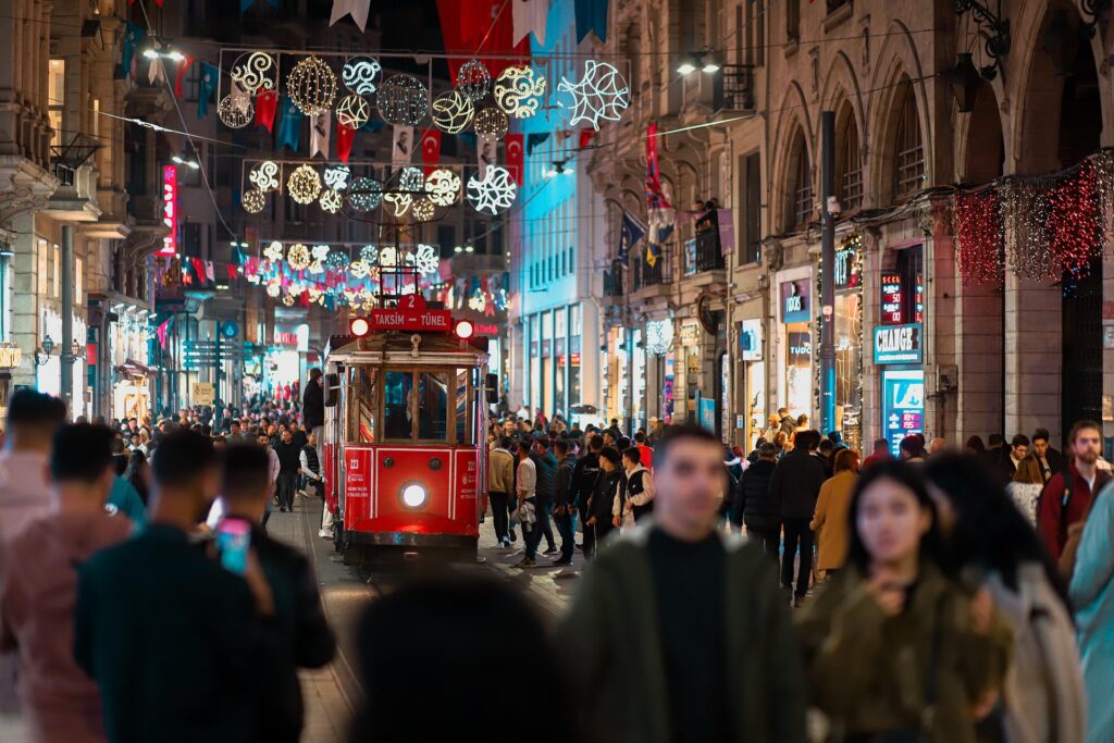 Turismul bubuie în Europa, dar în România e în cădere liberă | Eurostat: „E a doua cea mai spectaculoasă scădere”