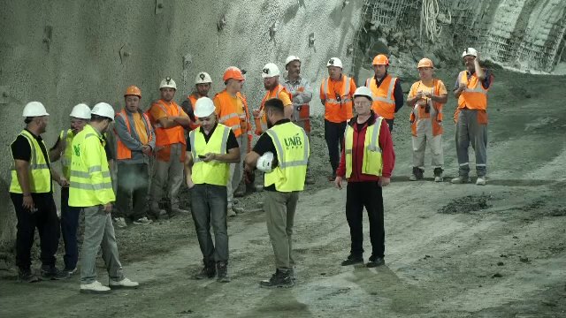 A1: Constructorii străpuns tunelul Holdea, cel mai lung din România