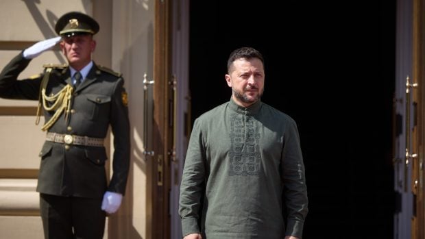 Volodimir Zelenski a cerut Rusiei să nu bombardeze Ucraina în timpul vizitei emisarilor lui Trump, care vor să vină cu avionul