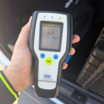 Elev la școala de șoferi, prins băut la volan în timpul orei de practică. Ce sancțiune a primit instructorul