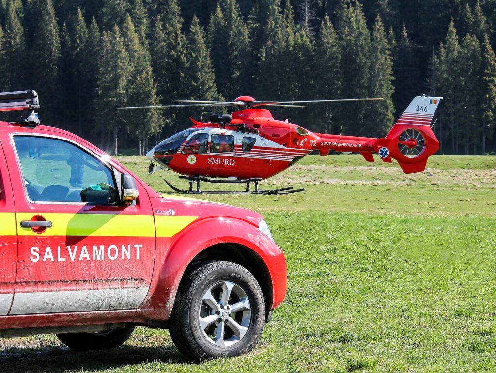 Salvatorii montani, pregătiți pentru misiuni dificile cu elicopterul. Urmează testul gerului și al zăpezii