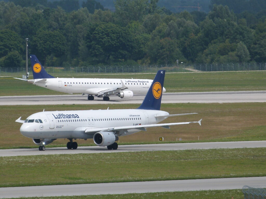 Baterie externă arde la bordul avionului, panică în timpul zborului