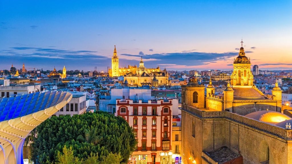 Vacanțele în Spania se scumpesc de la 1 decembrie. Guvernul introduce o taxă de 10% pentru apartamentele și vilele închiriate prin Airbnb