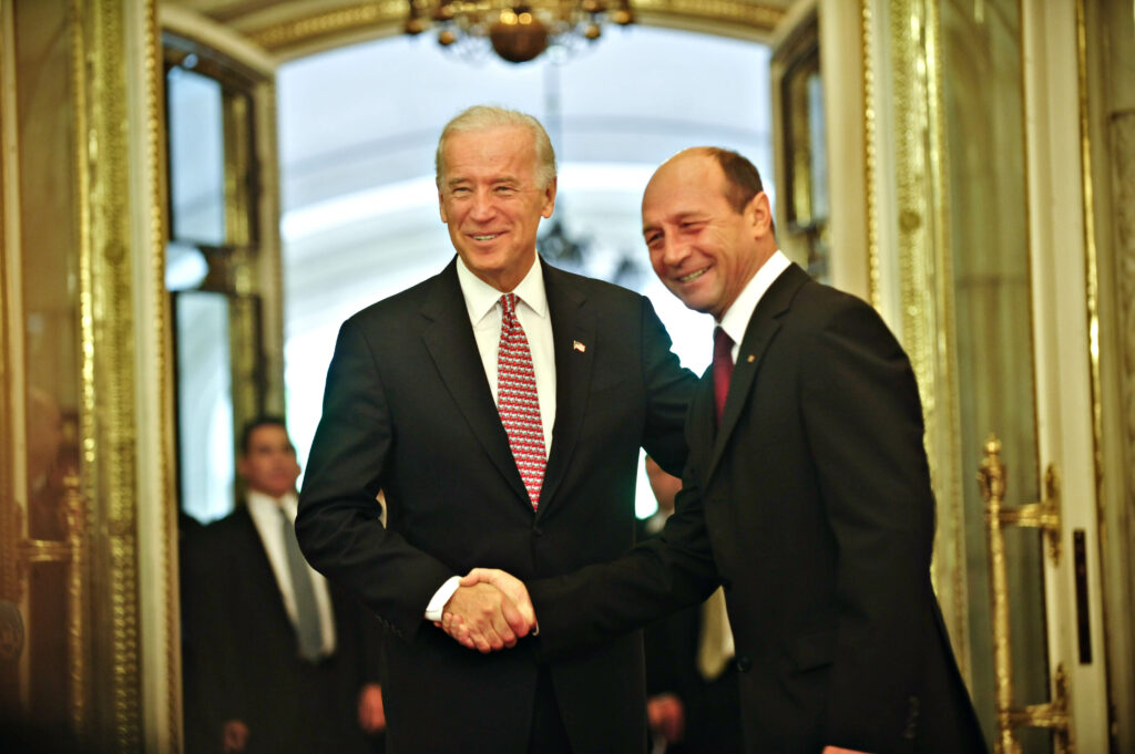 MEDIAFAX 35. 2009 – Joe Biden vine într-o vizită oficială în România. Traian Băsescu obține al doilea mandat la Cotroceni, iar criza economică se adâncește