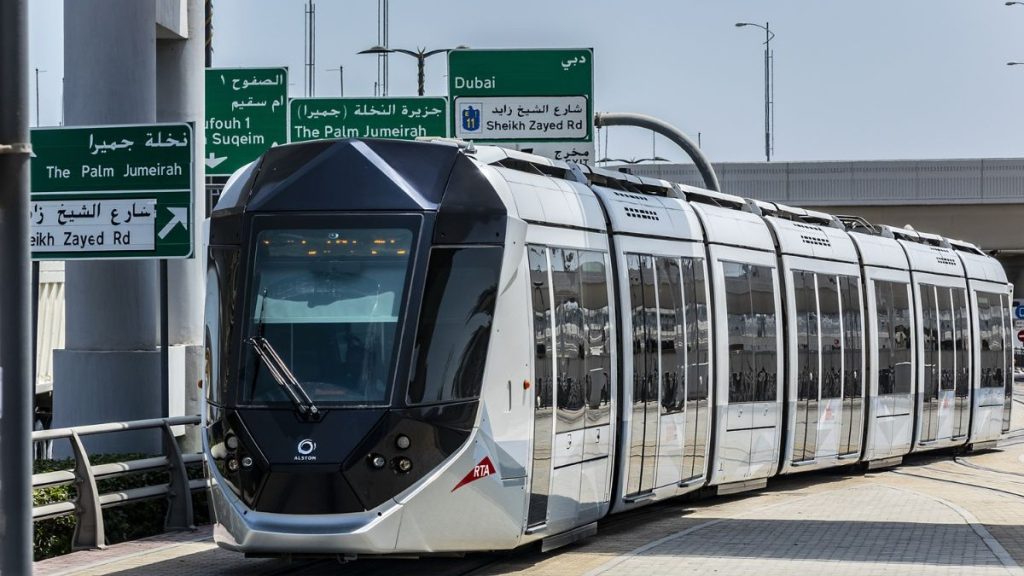 EUA lansează primul tren național: Dubai–Abu Dhabi în 50 min, 10 euro