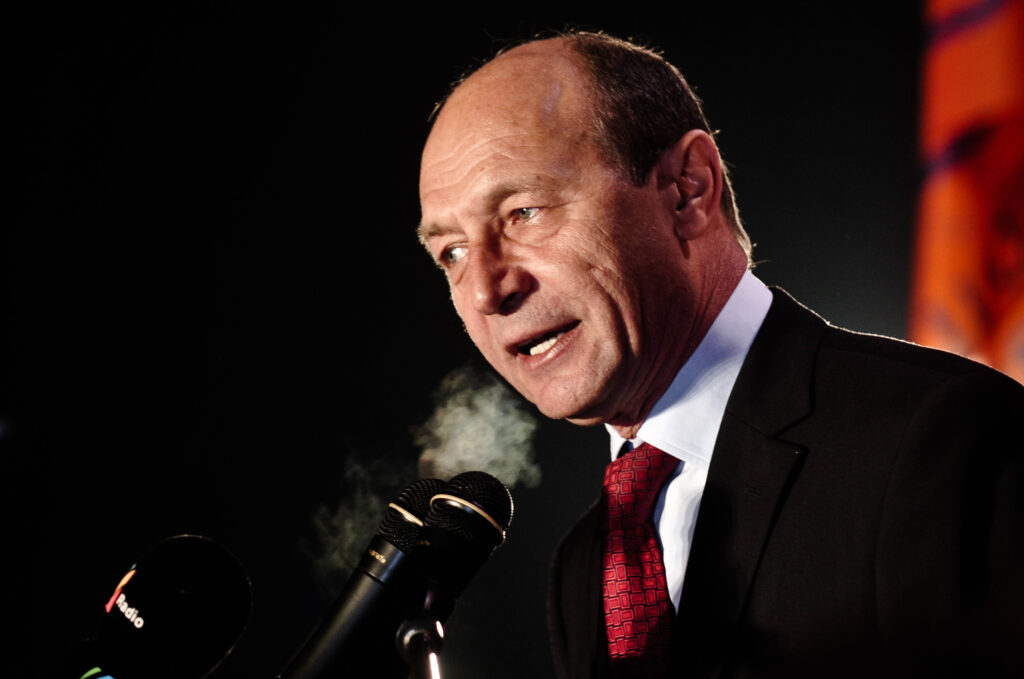 Băsescu previzionează că euro va reveni la 5,27 mâine