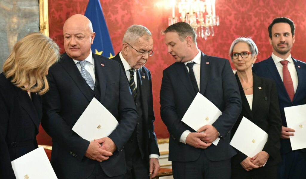 Criză politică la Viena: Vicecancelarul Austriei își anunță demisia, în timp ce extrema dreaptă domină sondajele