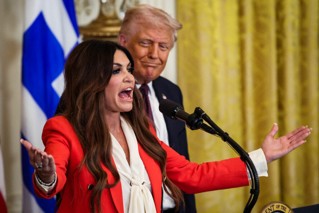 Trump ar putea să o demită pe ambasadoarea care s-ar fi lăudat că SUA au contribuit la căderea Guvernului Bolojan – surse AP
