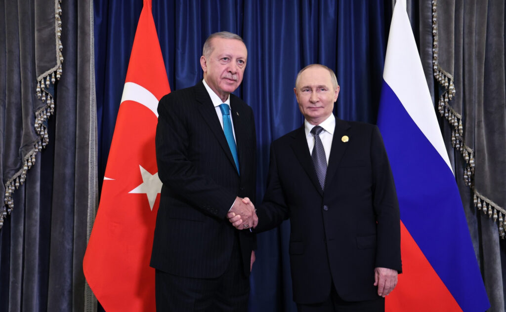 Erdogan și Putin au discutat despre siguranța navigației în Marea Neagră. Turcia, deschisă să sprijine dialogul