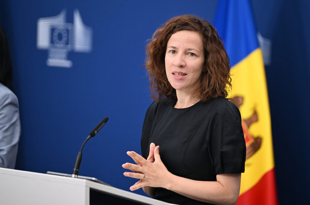 Roxana Mînzatu: Acționăm împotriva sărăciei la Ziua Internațională