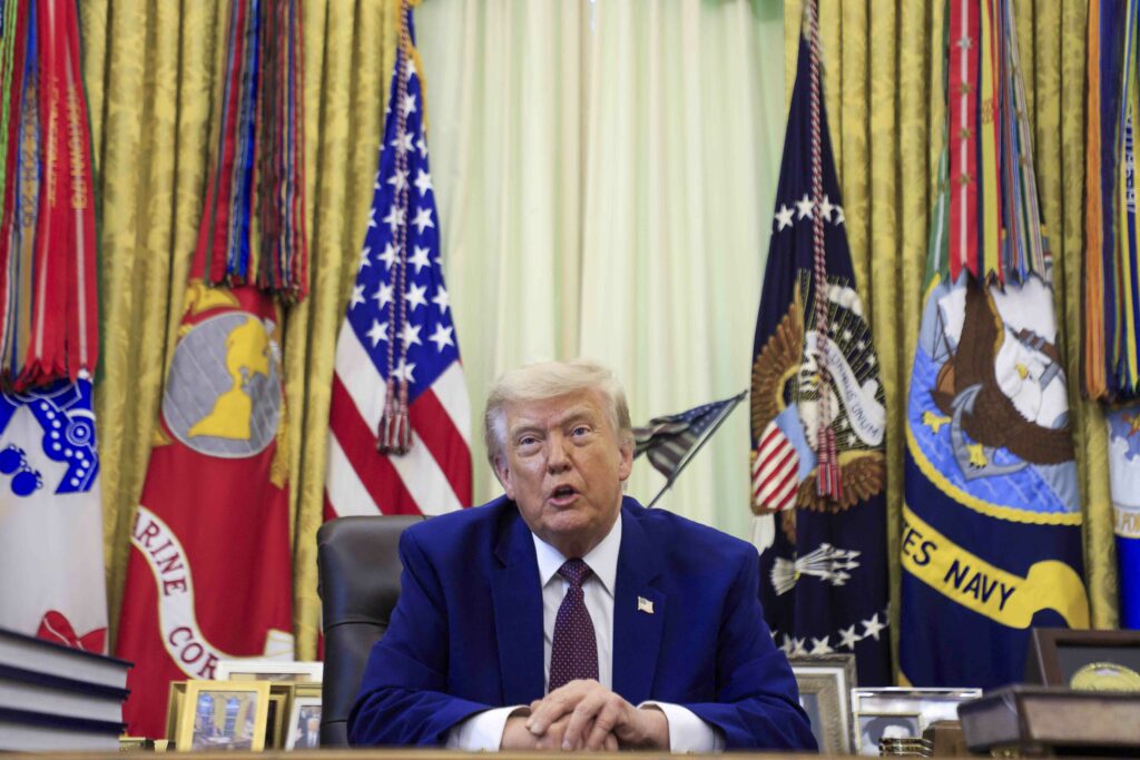 Administrația Trump ia în considerare folosirea navelor pentru a deporta migranți. Un fost oficial descrie propunerea drept „nave-închisoare”