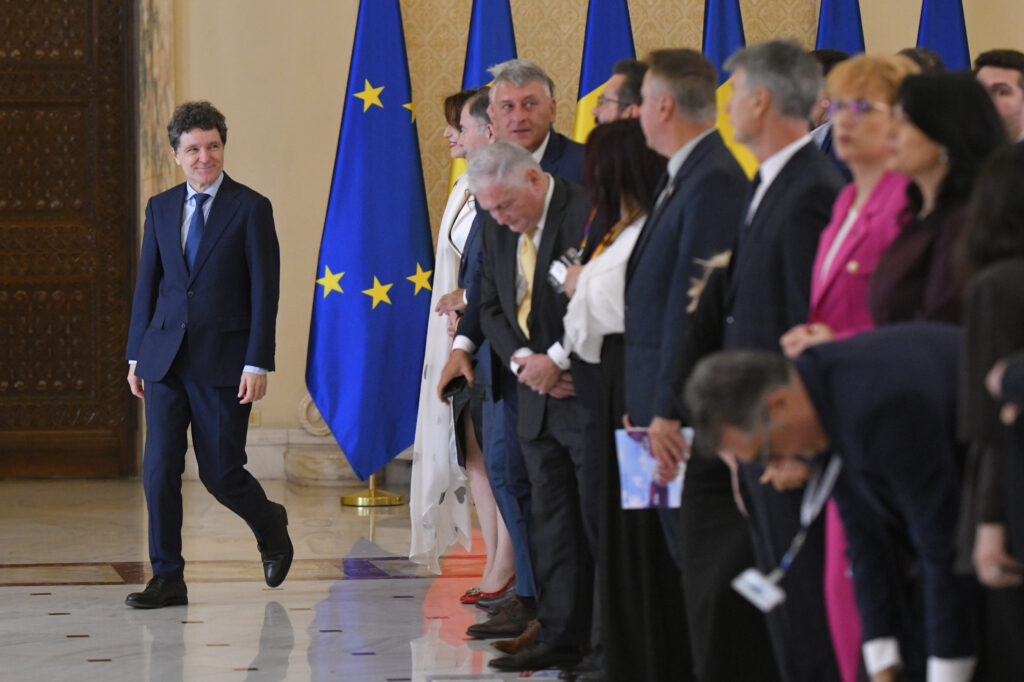 Nicușor Dan face a patra încercare pentru formarea guvernului