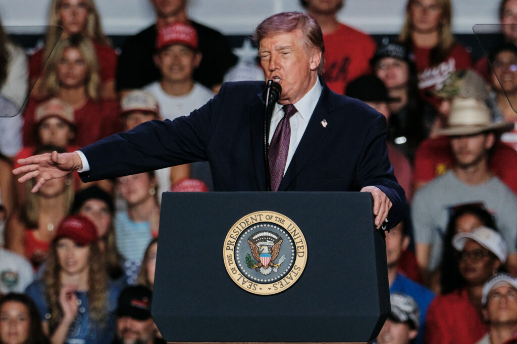 Cota de încredere Trump atinge minim istoric, potrivit Reuters