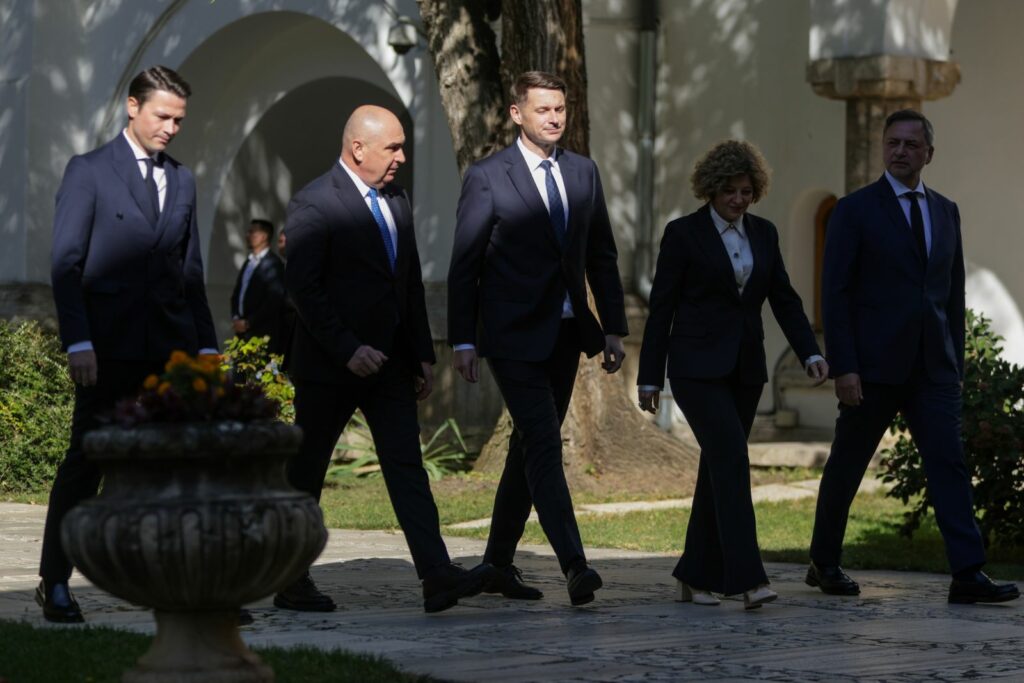 Decisivă: liberalii stabilesc dacă susțin Guvernul Luca Niculescu