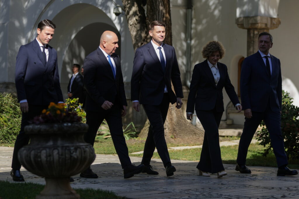 Surse. PNL ia în calcul să nu depună moțiune de cenzură până în aprilie împotriva Guvernului Luca Niculescu. Premierul desemnat vrea „o înțelegere politică asumată” pe 6 luni cu partidele