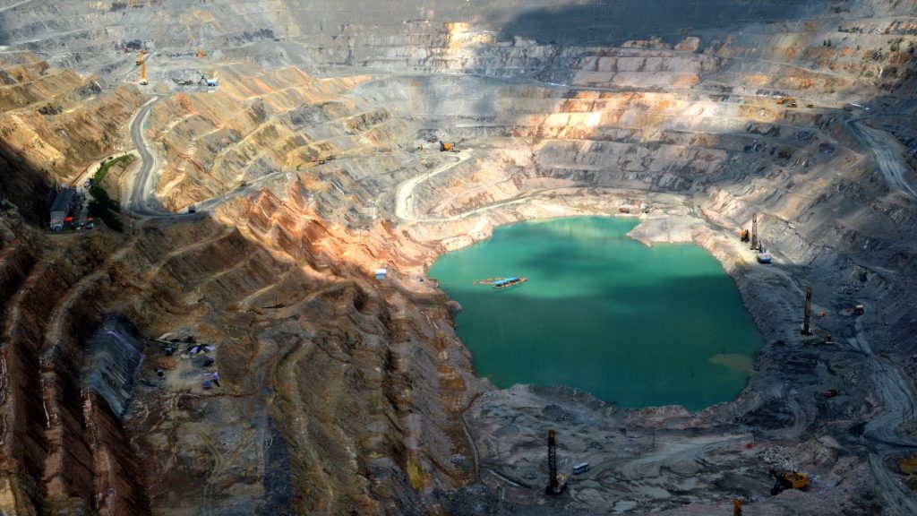 Zăcământ de 30.000.000 de tone de uraniu, găsit sub deșert, în China. Descoperirea ar putea schimba lumea