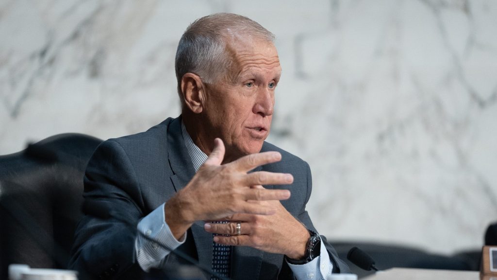 Acordul Trump – Putin privind motorina riscă să pună în pericol viețile americanilor, avertizează un senator republican