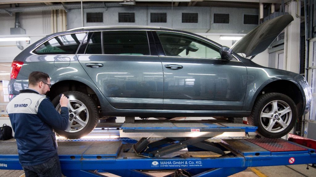 Skoda rechemă 1,7 milioane de mașini: un șurub defect pierde direcția