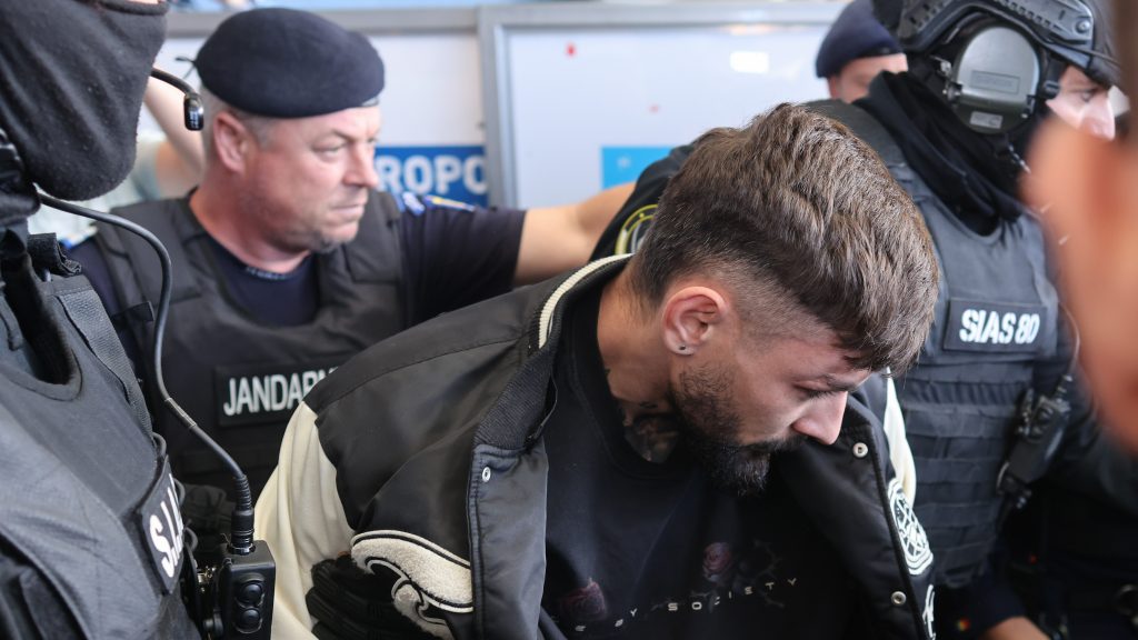 Primele imagini cu Vlad Băltățeanu, suspectul în cazul crimei din Vâlcea. Bărbatul de 30 de ani a ajuns în mâinile polițiștilor români