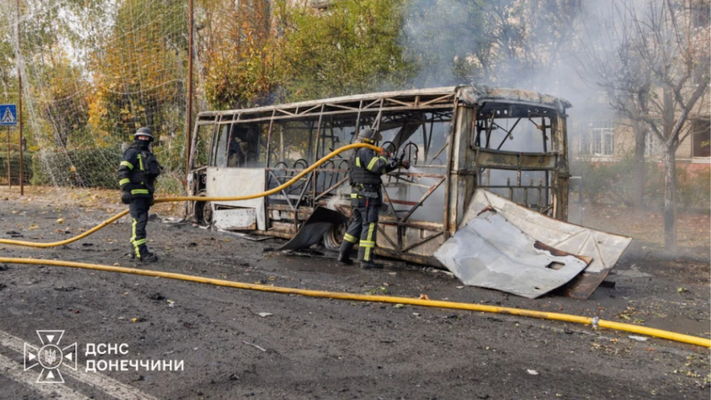 Cel puțin 30 de morți și 18 răniți la Kramatorsk, după ce rușii au bombardat două autobuze pline cu pasageri
