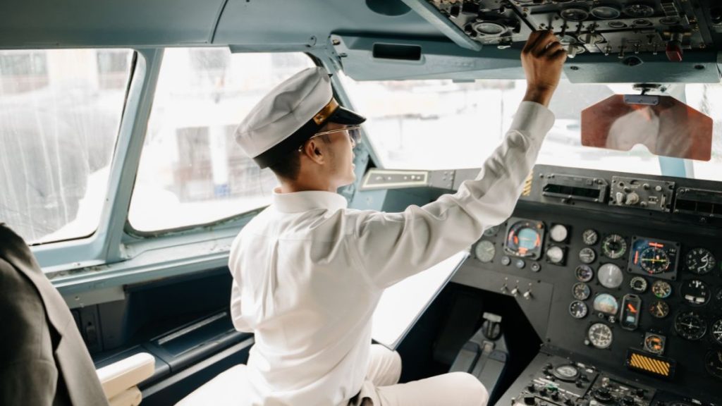 Cabina sterile în aviație: secretul piloților la decolare și aterizare