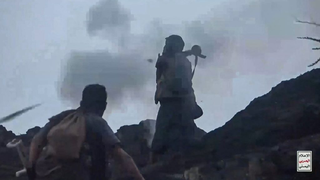 Orașul Riad, zguduit de explozii. Elevii şi diplomaţii s-au refugiat în adăposturi. Rebelii din Yemen, un „ultim avertisment” pentru companiile aeriene