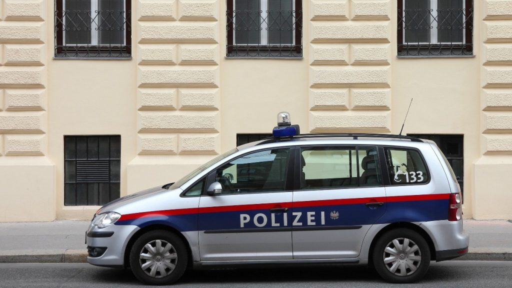 Doi români au agresat și jefuit o femeie în propria casă, în Austria. Victima a murit la câteva săptămâni după atac