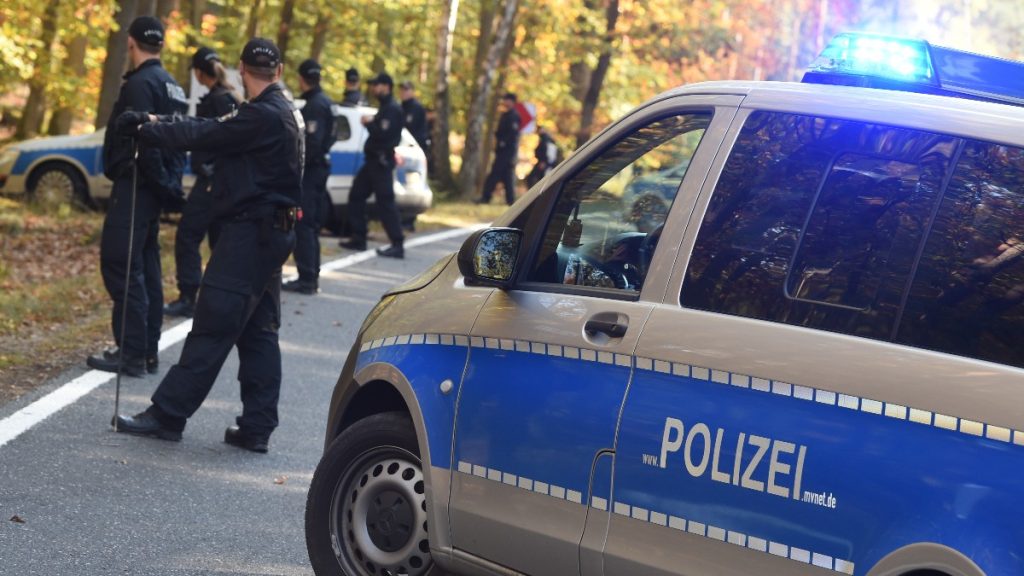 Cadavrul românului găsit acum o lună în Germania ar fi fost transportat 100 de kilometri și abandonat într-o parcare