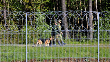 Amenințări cu arma, migranți și treceri ilegale peste granița Belarus – Letonia. „Provocarea a fost deosebit de agresivă”