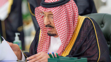 Nicușor Dan, invitat de regele Salman bin Abdulaziz la un summit în Arabia Saudită, aflată sub amenințarea atacurilor rebelilor Houthi