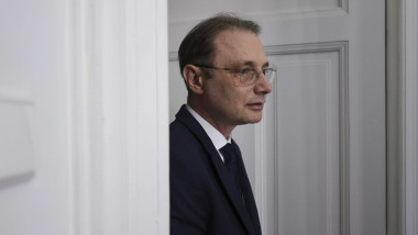 Culise. Luca Niculescu nu-și depune mandatul și cere un „pact de neagresiune” între partide. Ce variante de Guvern are pe masă