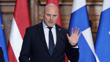 Premierul Letoniei: consumă cu o bere mai puţin pentru Ucraina