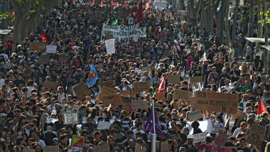Proteste în Franța: 1.800 licee afectate, 200.000 de elevi mobilizați